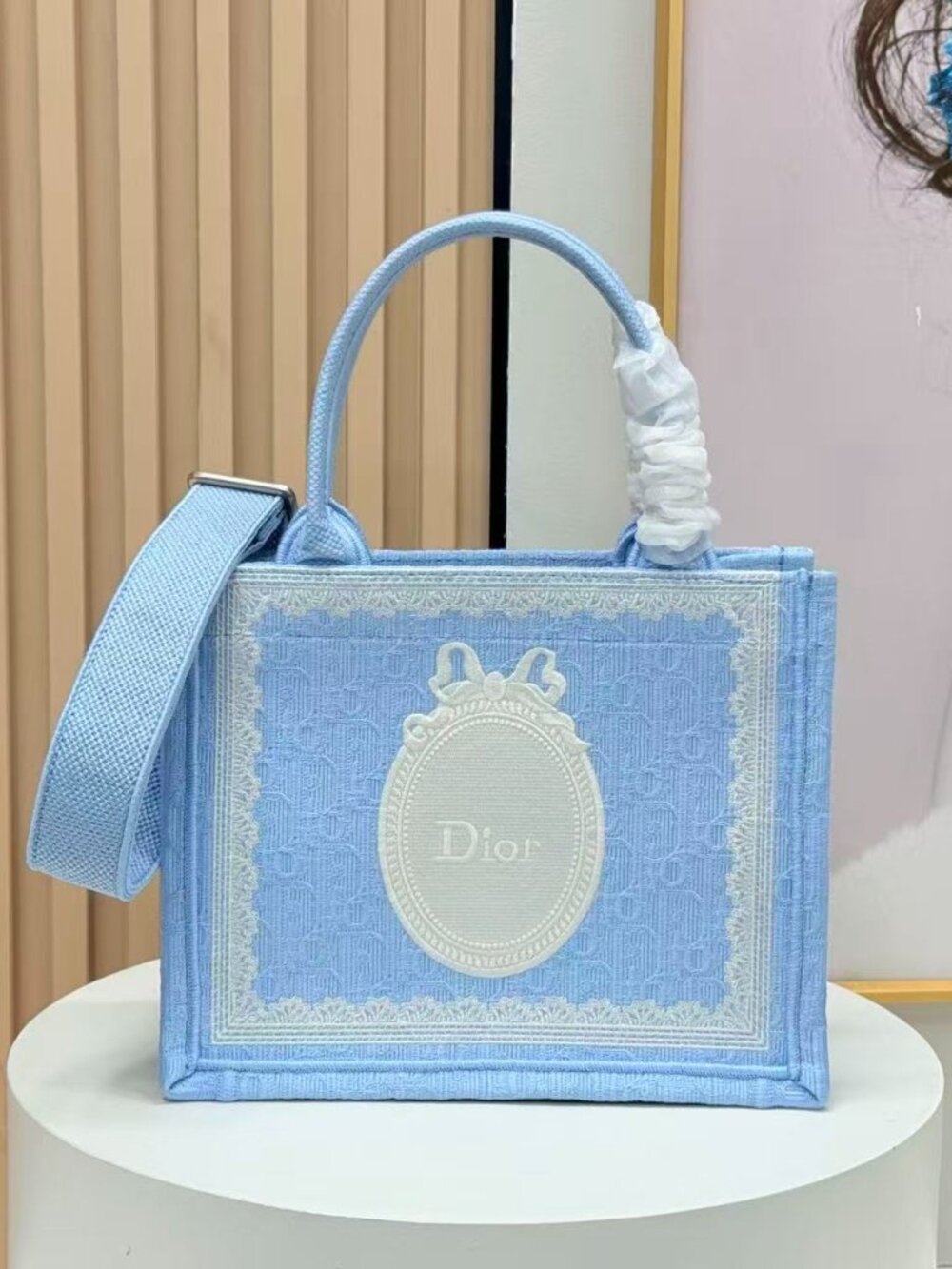 Classic DIOR Bag: A Stylish and Versatile Choice for Elegance